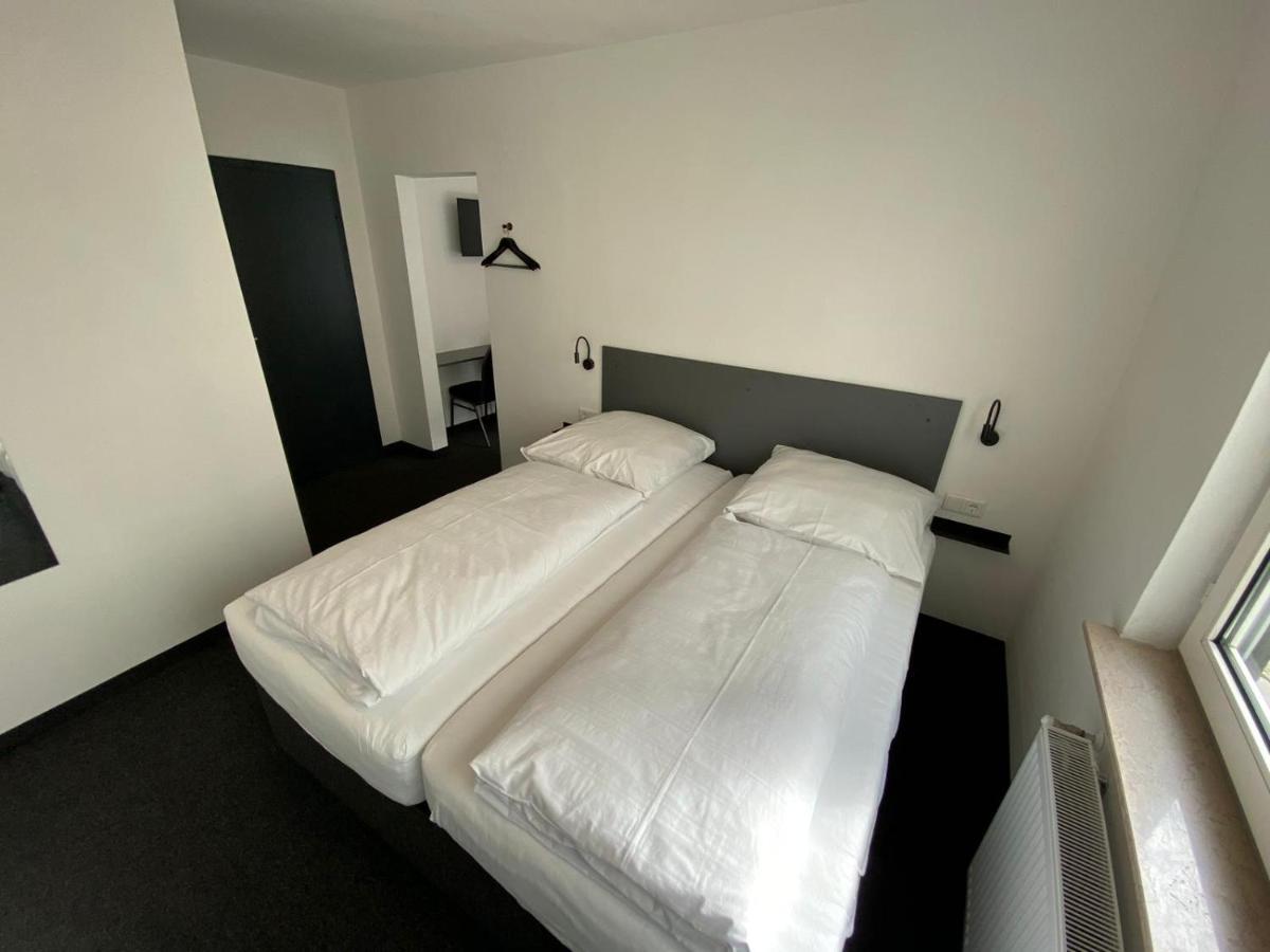 Hotel Zzzimple - Staffless & Self Check-In Pillig Esterno foto